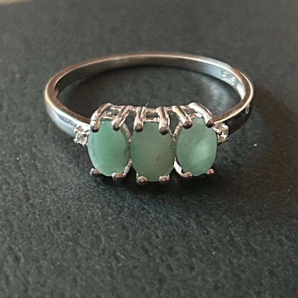 Elegant 925 Sterling Silver light‎ Green Emerald Ring size 9